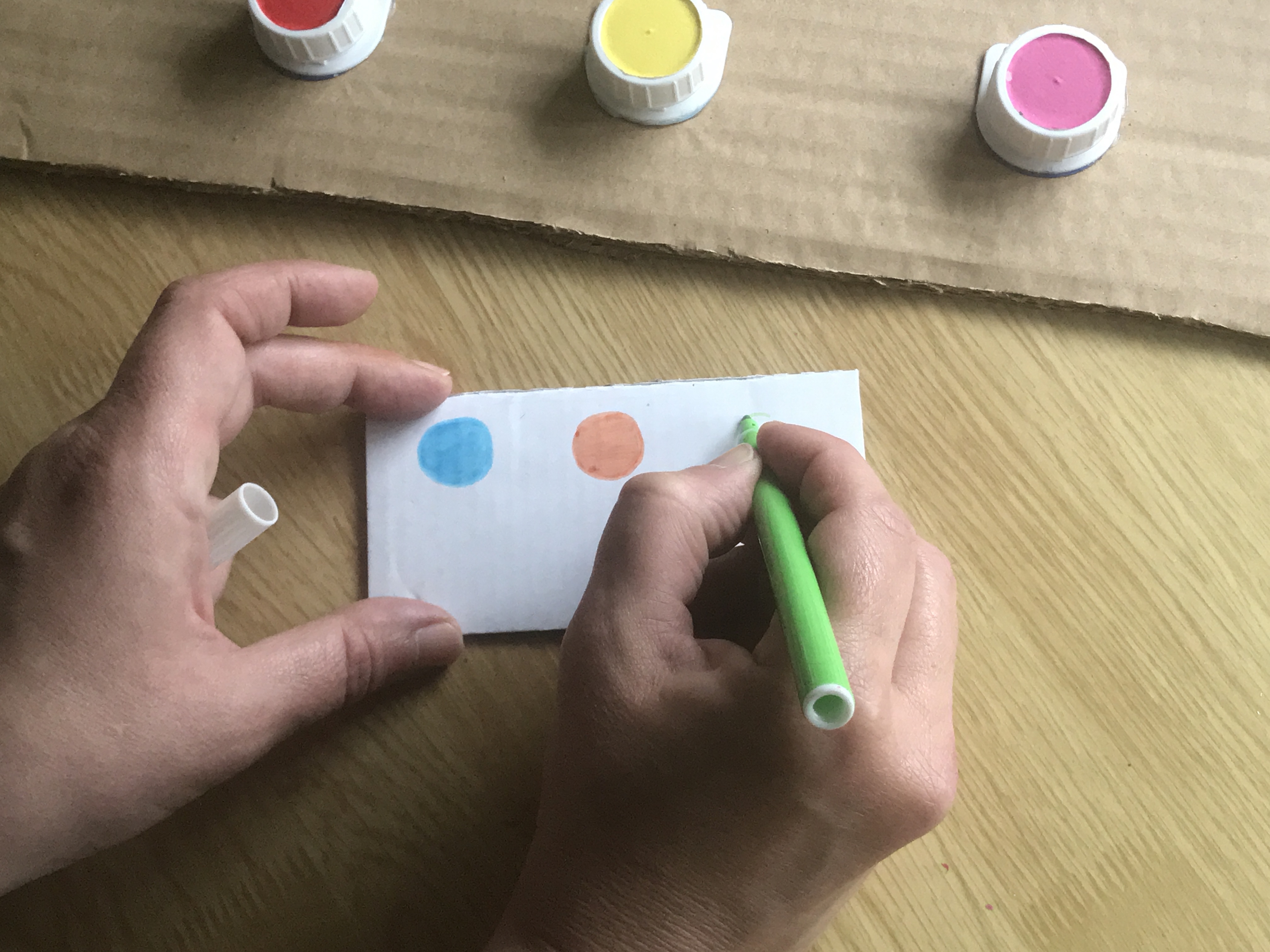 3 Juegos diy con material reciclado Juego series de colores (paso 11).JPG